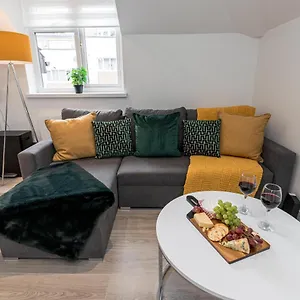  Apartment Lorne Park